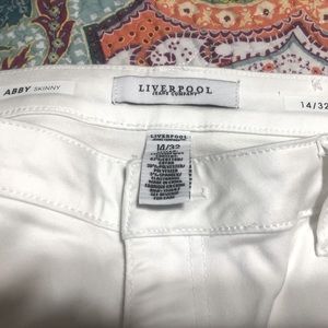 Liverpool women’s jeans 14/32 Abby skinny white.